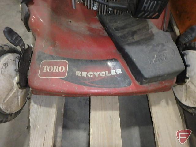 Toro Recycler self propelled front drive 22" cut with bagger and GTS 6.5hp gasoline engine