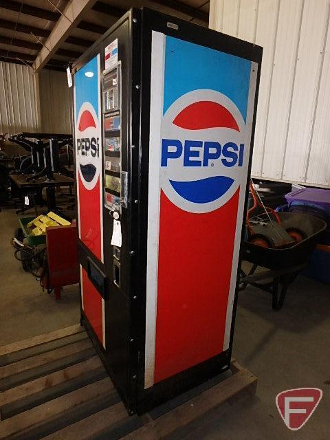 Vendo Company Pepsi branded pop/soda vending machine, outdoor, 115v, sn 2HF 012306