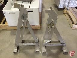 (2) Werner ladder jacks