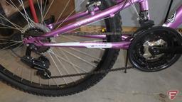 Women?s purple Mongoose bike/bicycle