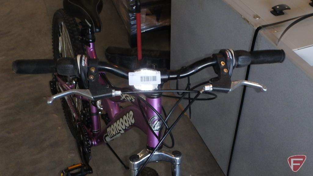 Women?s purple Mongoose bike/bicycle