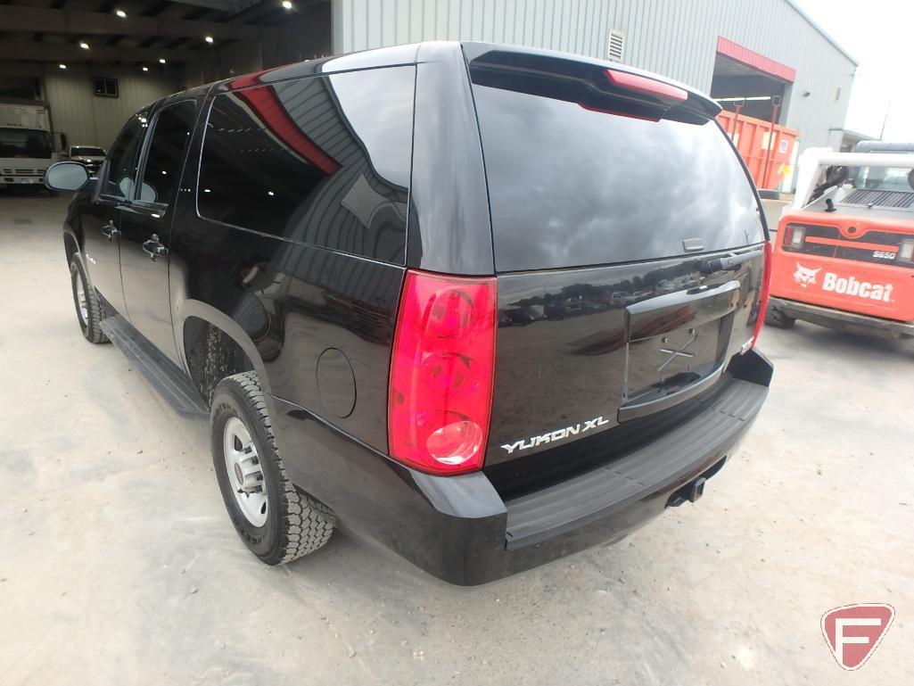 2013 GMC Yukon XL Multipurpose Vehicle (MPV)