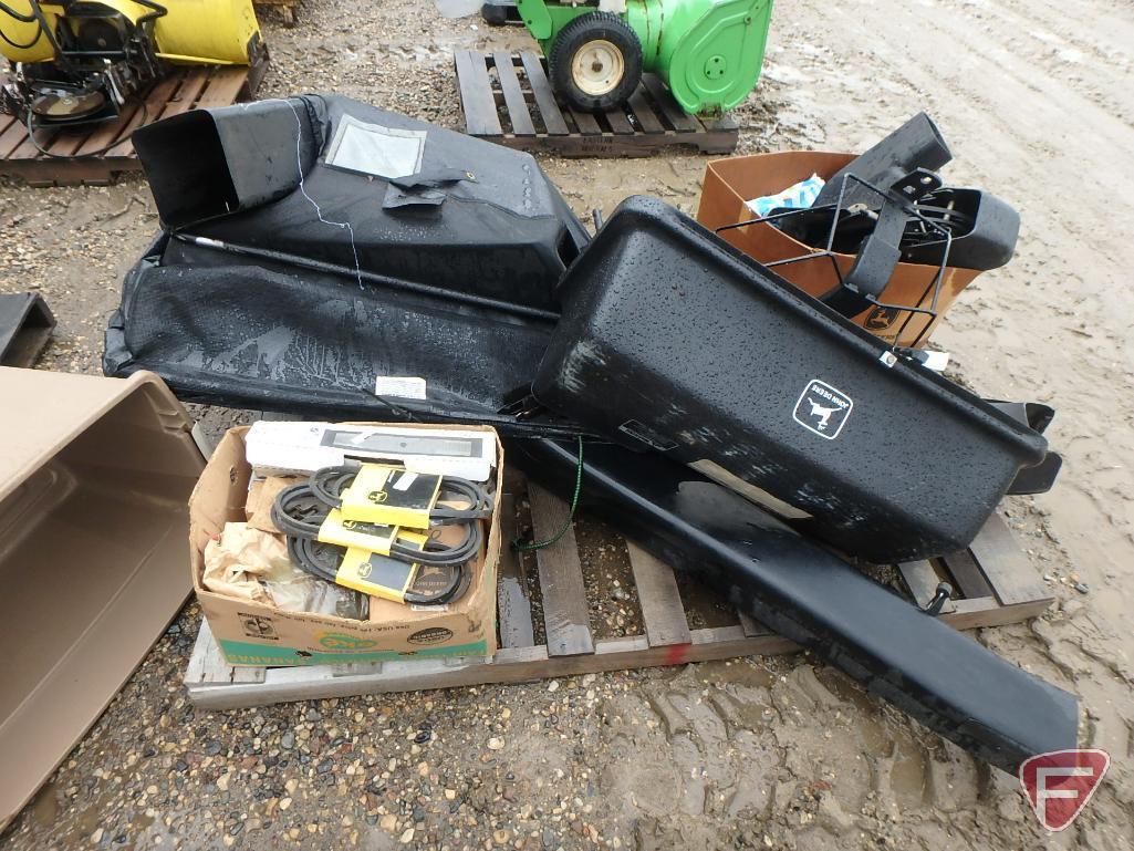 John Deere F525 riding lawn mower with 48in out-front rotary deck, 1197hrs showing, sn M0F525A141790