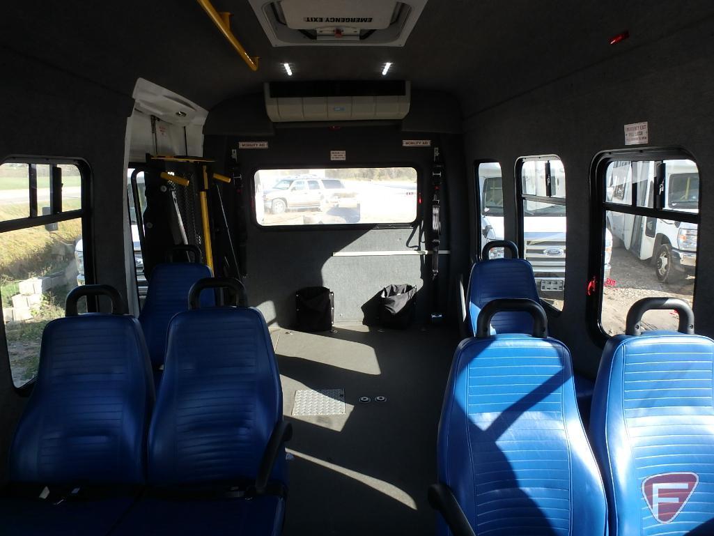 2013 Ford Econoline E-350 Super Duty Supreme Bus