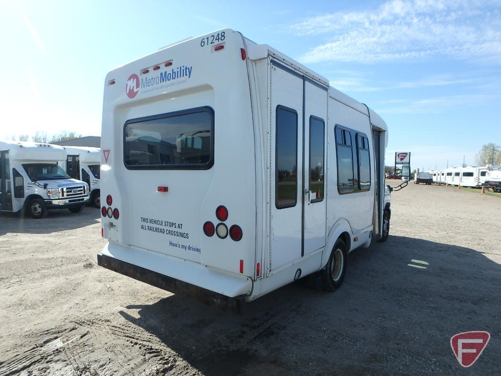 2013 Ford Econoline E-350 Super Duty Supreme Bus