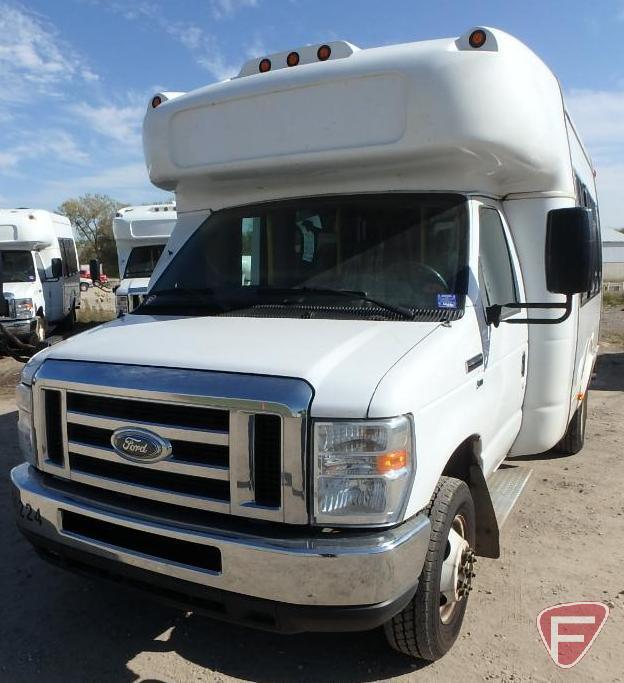 2013 Ford Econoline E-350 Super Duty Supreme Bus