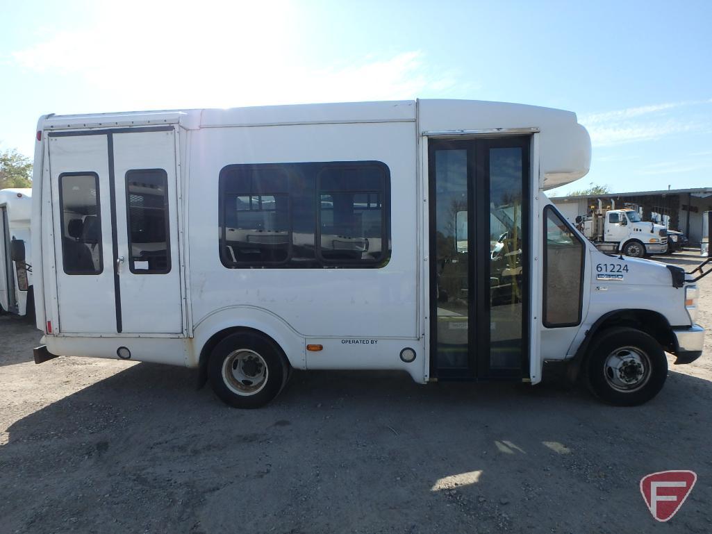 2013 Ford Econoline E-350 Super Duty Supreme Bus