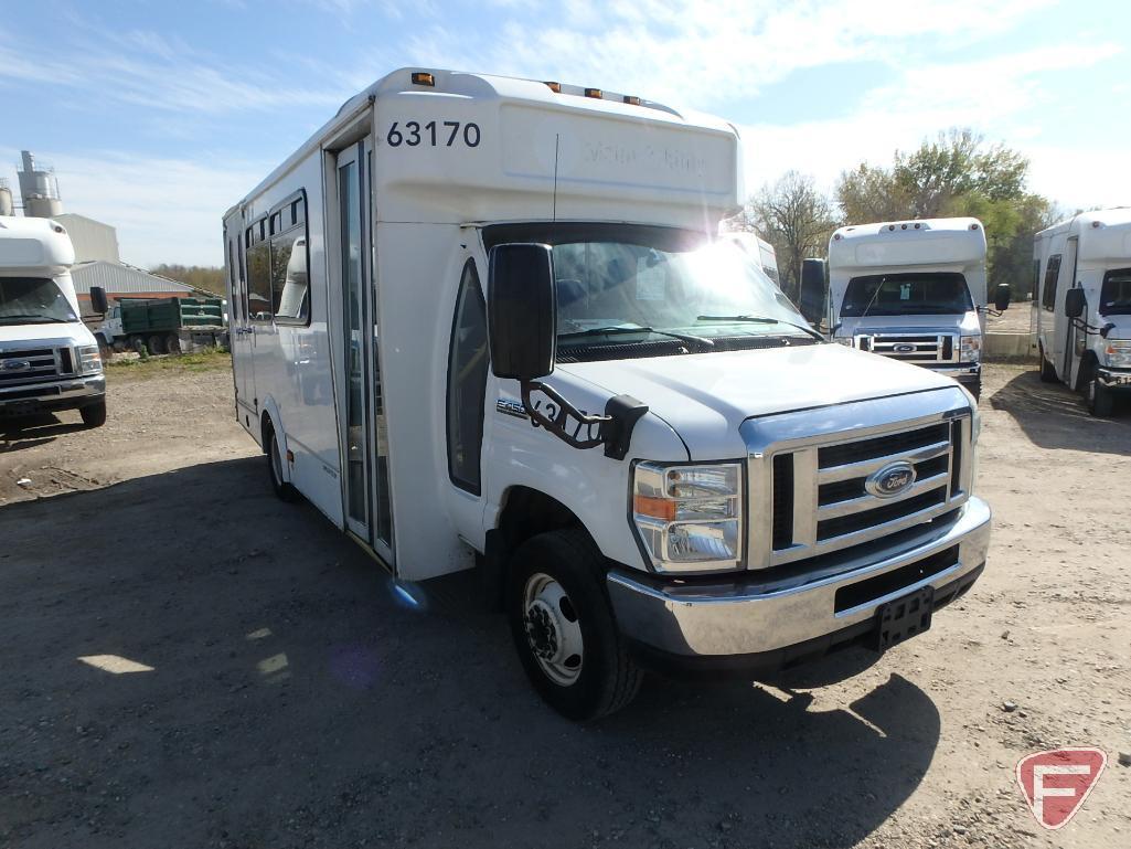 2013 Ford E-450 Super Duty Glaval Bus