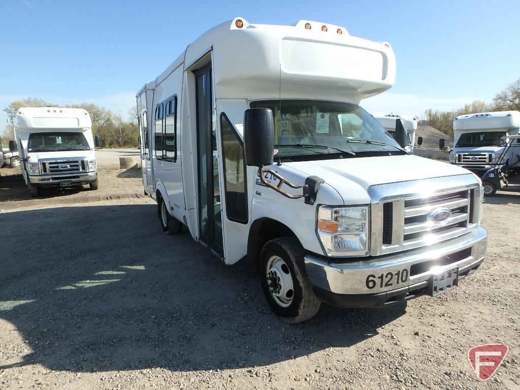 2013 Ford Econoline E-350 Super Duty Supreme Bus