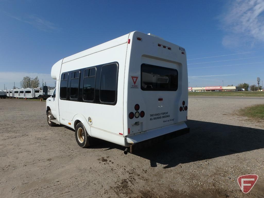 2013 Ford Econoline E-350 Super Duty Supreme Bus