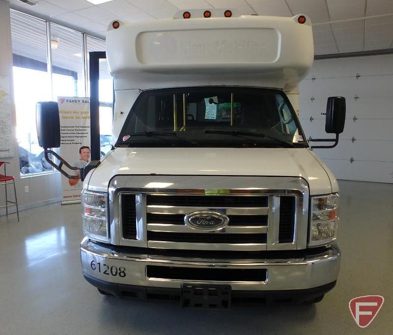 2013 Ford Econoline E-350 Super Duty Supreme Bus