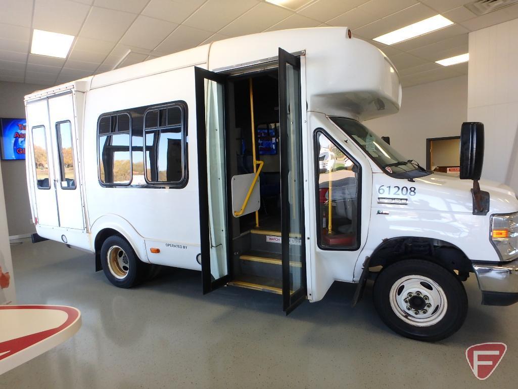 2013 Ford Econoline E-350 Super Duty Supreme Bus