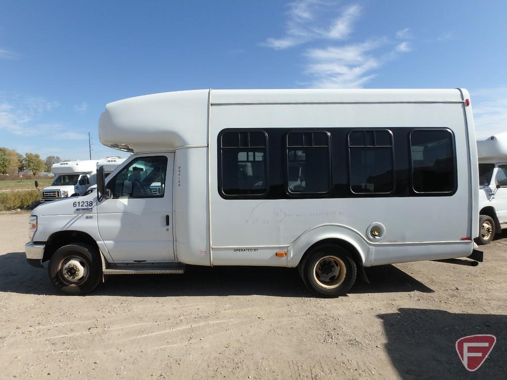 2013 Ford Econoline E-350 Super Duty Supreme Bus