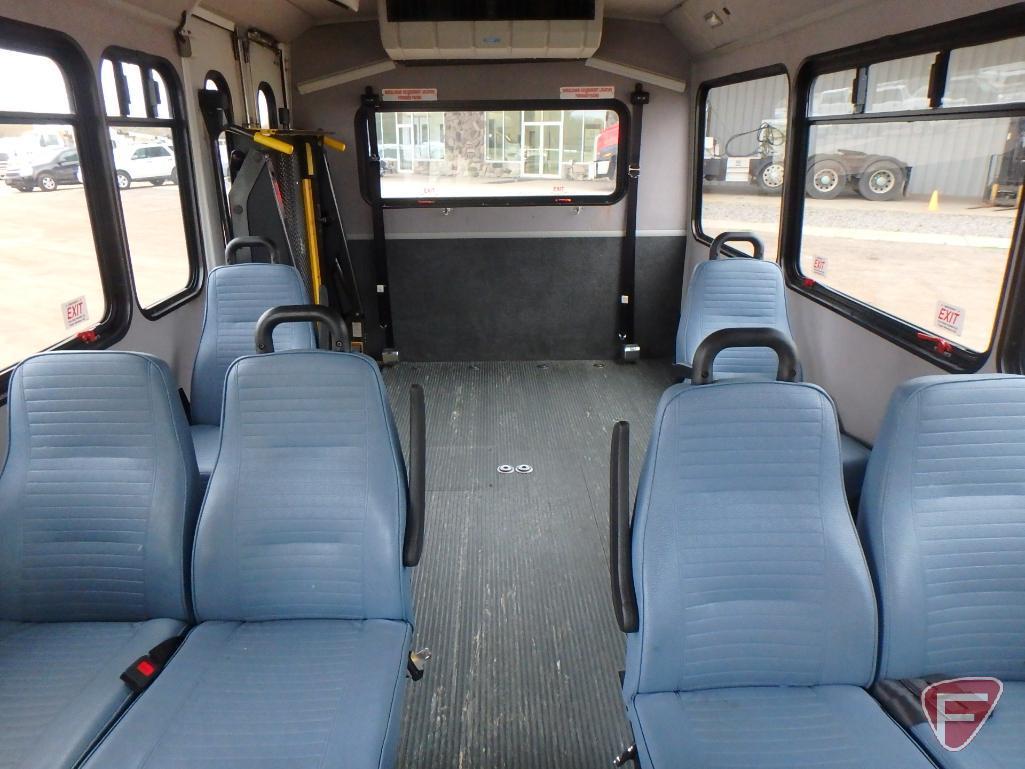 2013 Ford Econoline E-350 Super Duty Glaval Bus