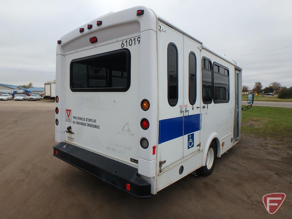 2013 Ford Econoline E-350 Super Duty Glaval Bus