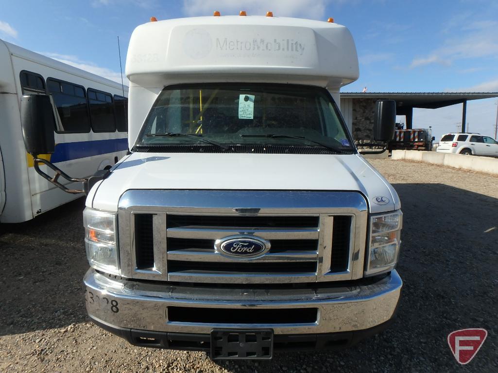 2014 Ford E-450 Super Duty Elkart Bus