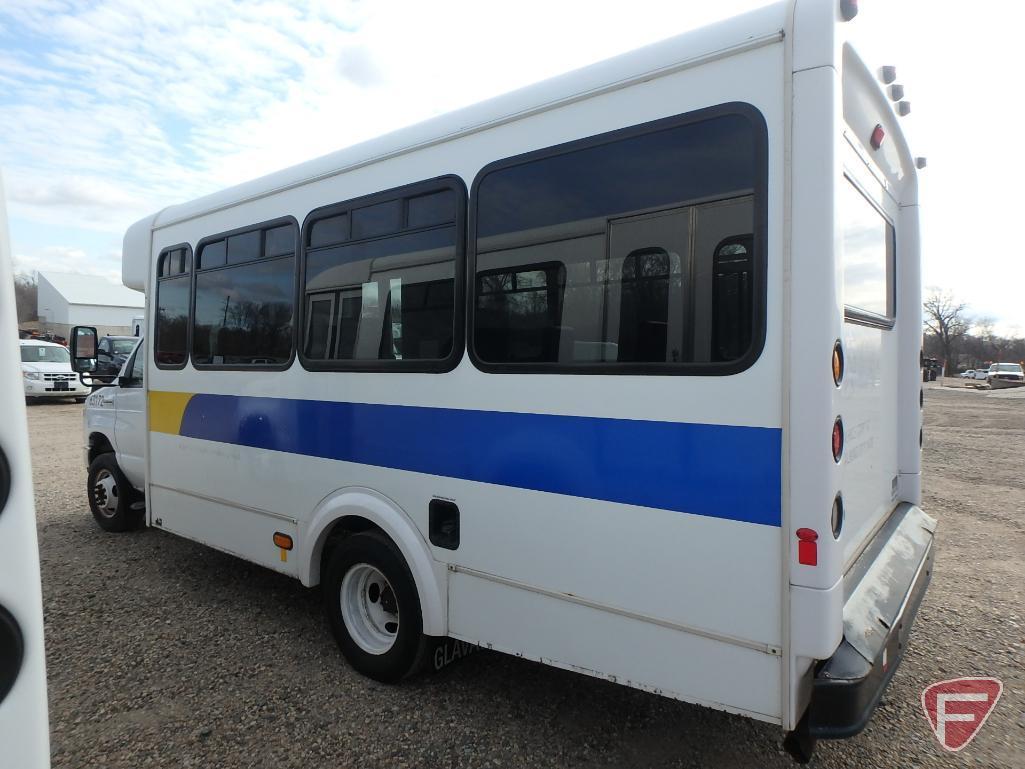 2013 Ford E-450 Super Duty Glaval Bus