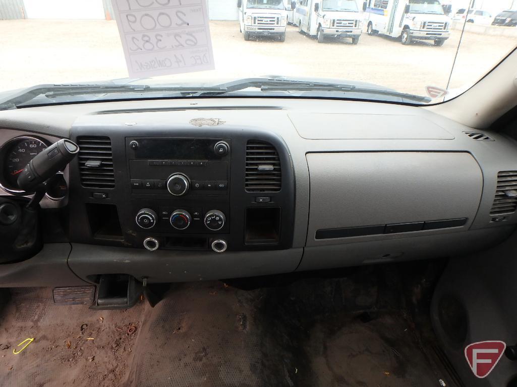 2009 Chevrolet Silverado 2500HD Pickup Truck With Weather Guard Tool Box