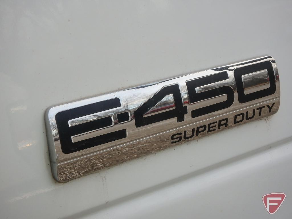 2012 Ford E-450 Super Duty Glaval Bus