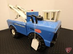 Mighty-Tonka tow truck