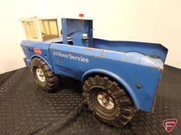 Mighty-Tonka tow truck, missing rear arms