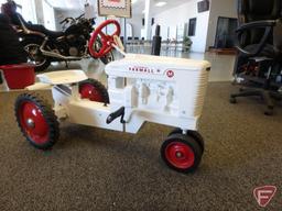 McCormick Farmall M with plastic seat and steering wheel