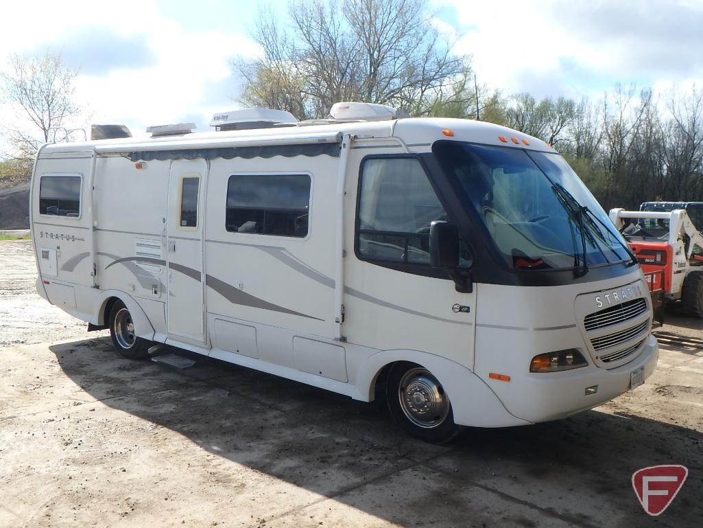 2002 Stratus 26 ft. P32 Class A Motorhome with one slide out only 40K MILES