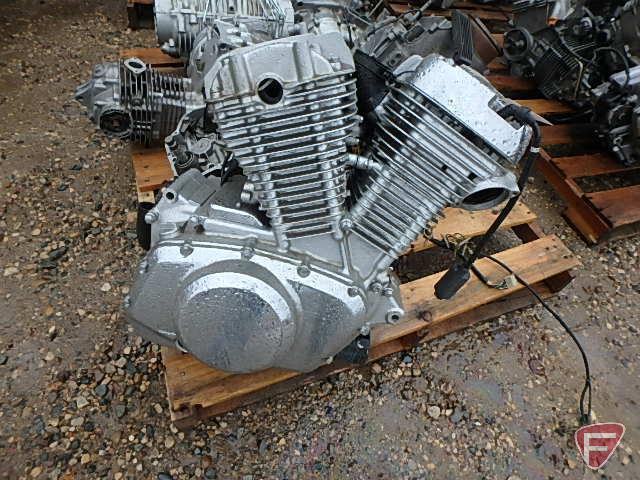 Motors/transmissions for parts: Twins, V-Twins, 4-cyl., single-cyl., six pcs
