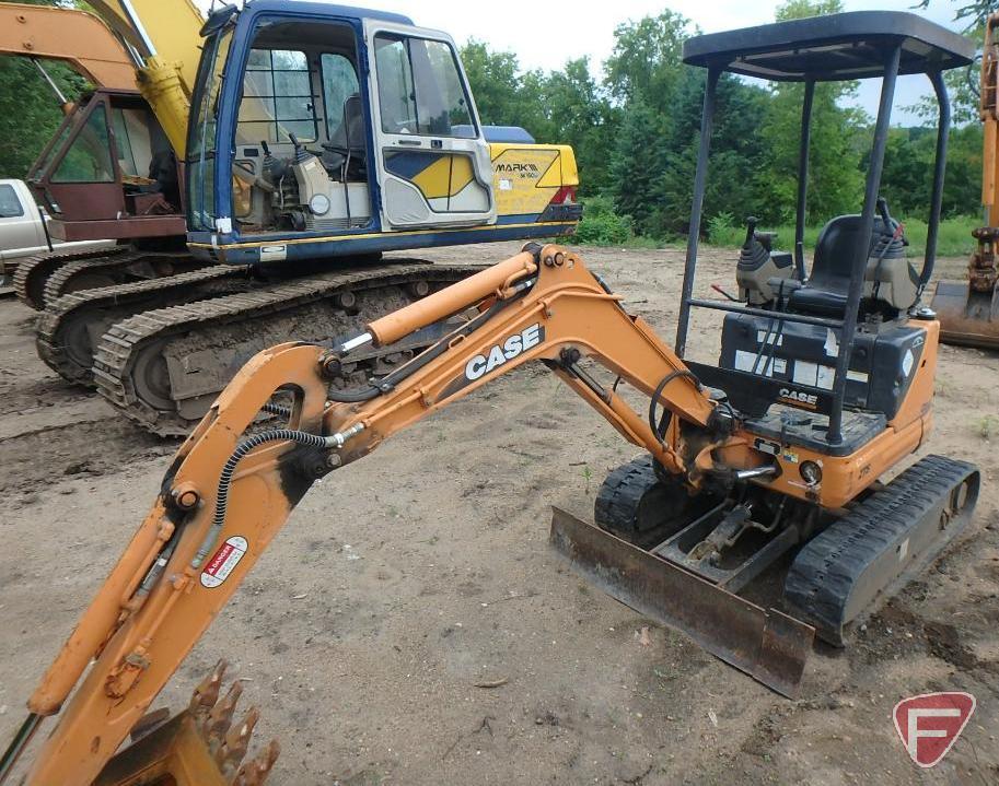 Case ZTS CX14 mini excavator with 17" Case bucket with teeth, 1046 hrs showing, PIN DFE0001074