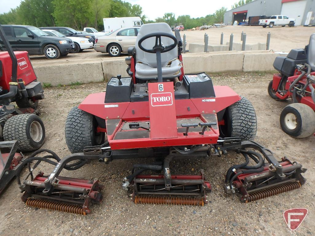 Toro Reelmaster 5100D diesel fairway mower, 2,671 hours, no brakes