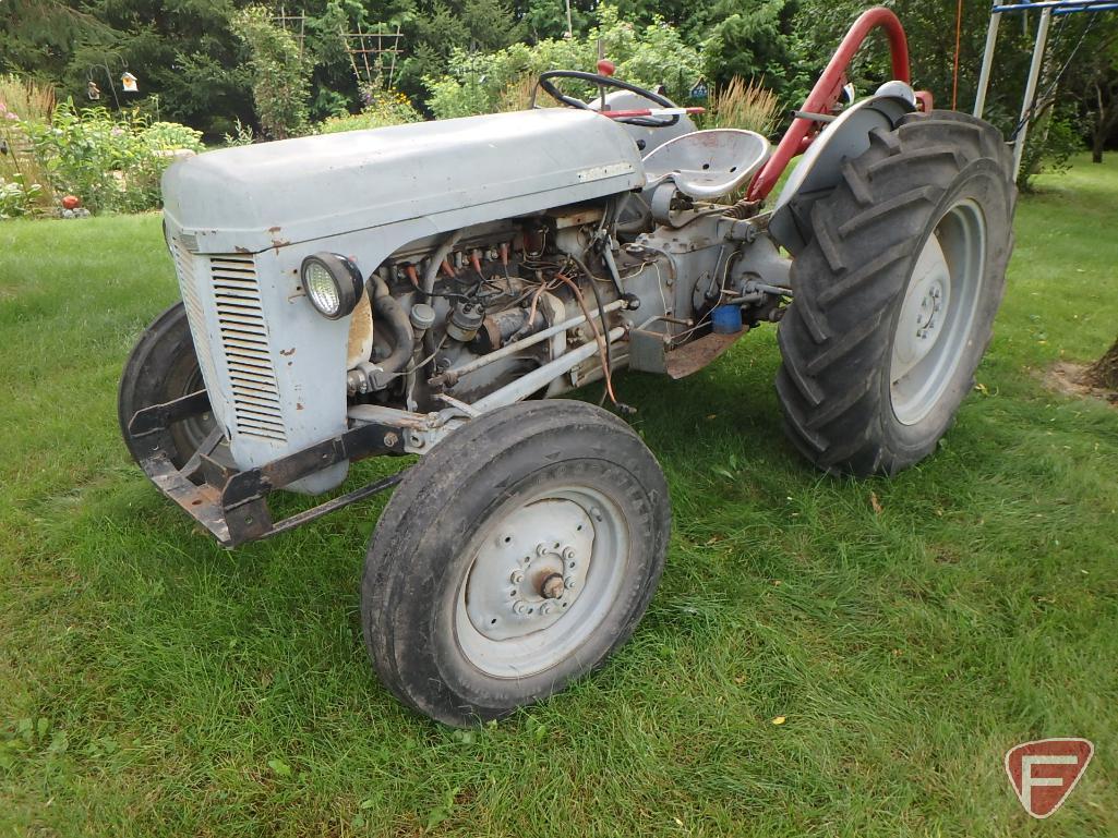 Ferguson T020 tractor, sn plate missing