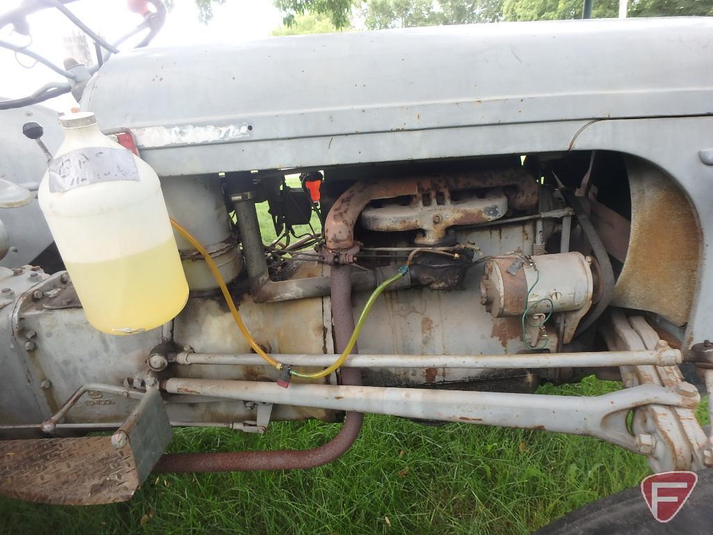 Ferguson T020 tractor, sn plate missing