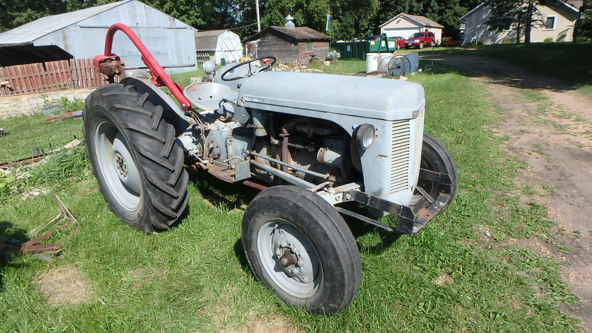 Ferguson T020 tractor, sn plate missing