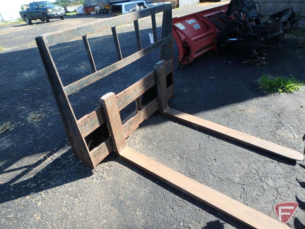 Universal mount pallet fork skid loader attachment, 4"x48" forks, used with JD loader