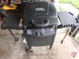 Thermos gas grill with 2 gas cylinders and tools
