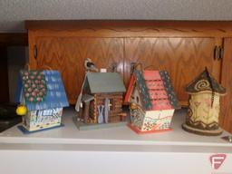 Bird houses of various sizes. 4 pieces