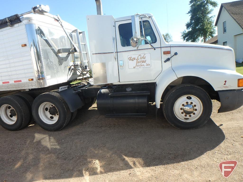 1995 International F-8200 Tandem Axle Semi Tractor