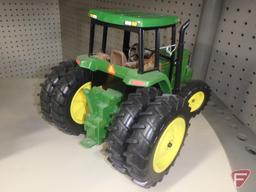 Ertl replica John Deere 7800 tractor with dual wheels