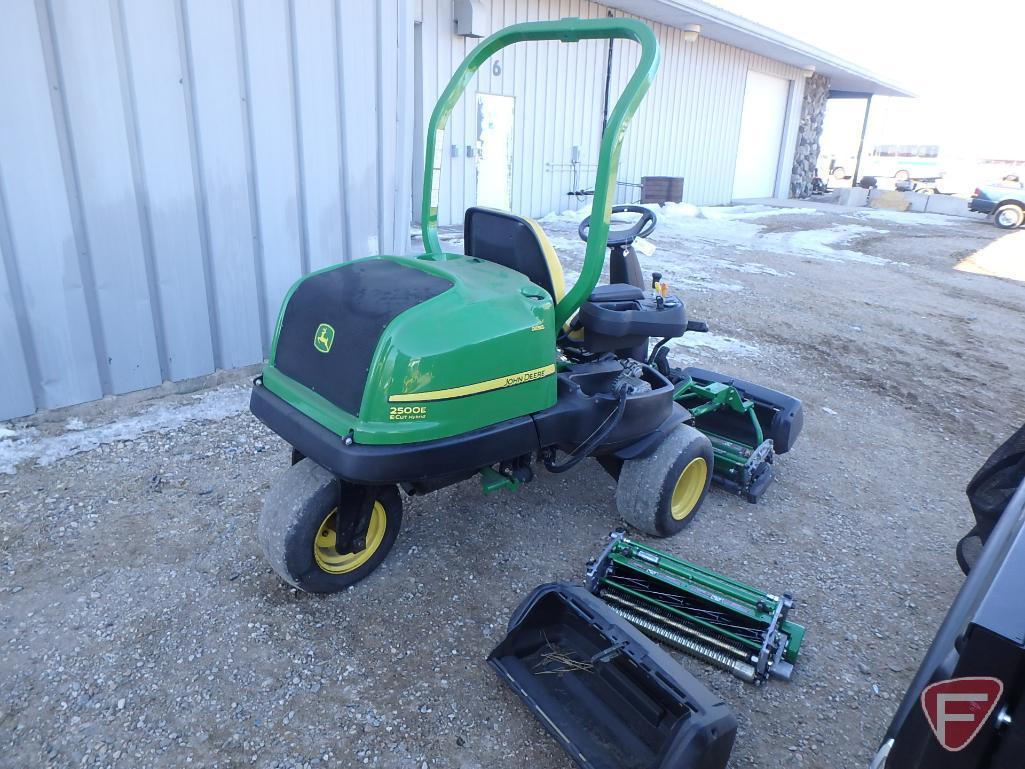 John Deere 2500E diesel triplex greens mower, ROPS, 87.8 hours