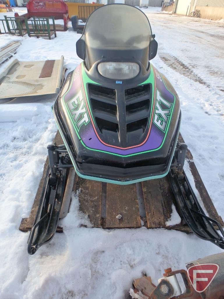 1994 Arctic Cat EXT 580 snowmobile