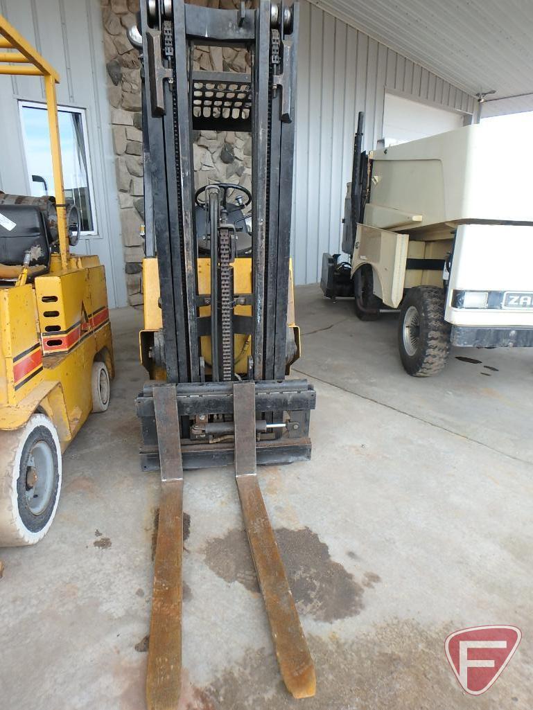 Hyster 530 XL LP gas forklift, 6394 hrs showing, OHG, hard rubber tires