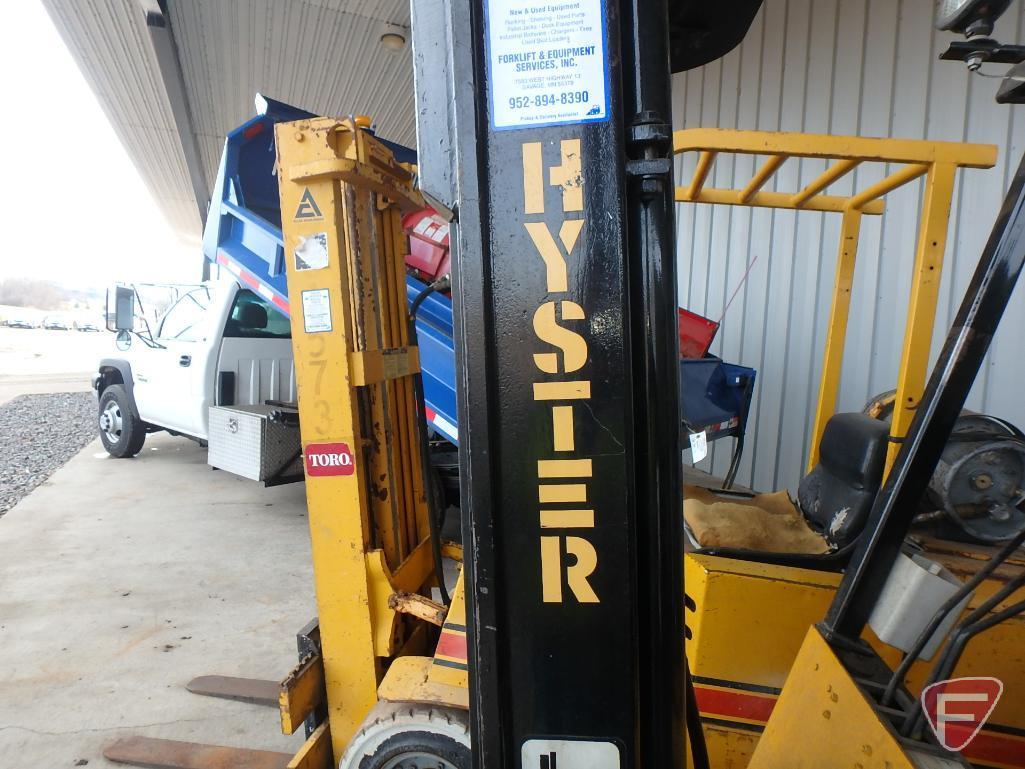 Hyster 530 XL LP gas forklift, 6394 hrs showing, OHG, hard rubber tires