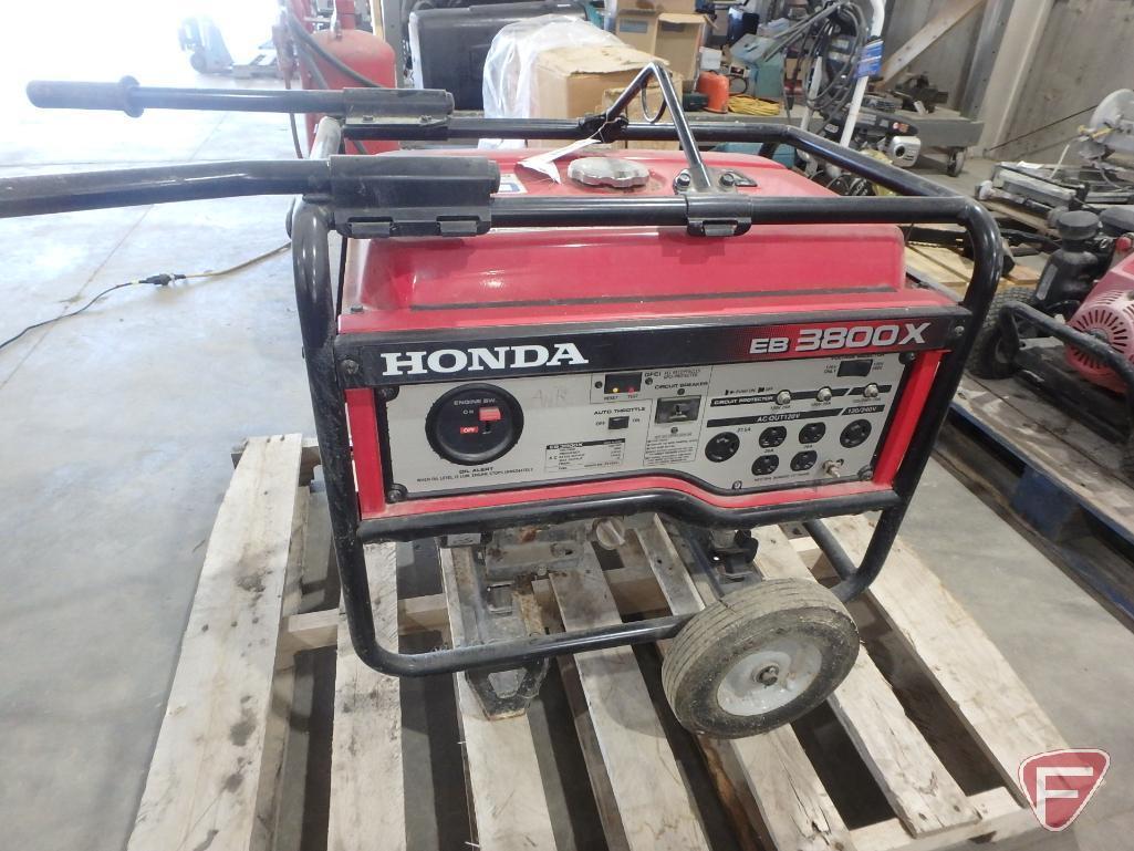 Honda EB3800x generator with GX240 Honda 8.0 hp