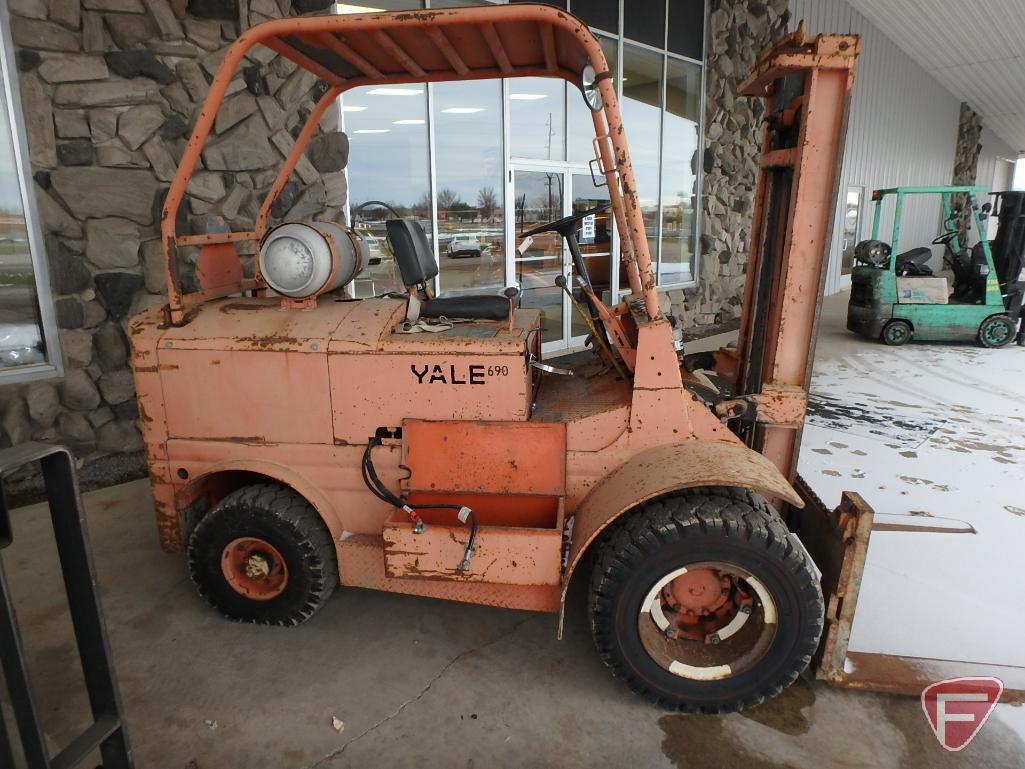 Yale L51P-060-CFS LP gas forklift, 3209 hrs showing, OHG, 6"x48" forks, 2-stage mast