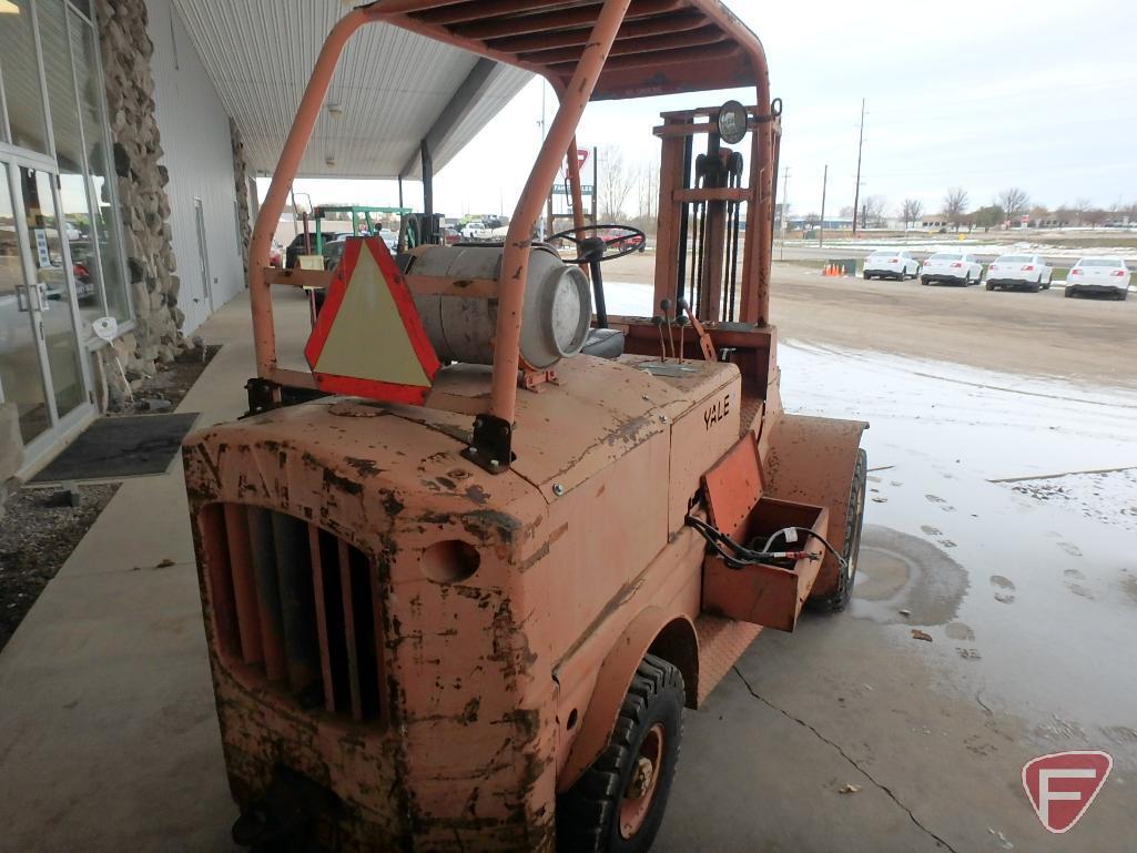 Yale L51P-060-CFS LP gas forklift, 3209 hrs showing, OHG, 6"x48" forks, 2-stage mast