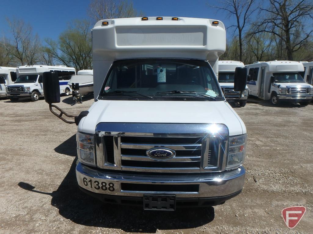 2014 Ford E-450 Super Duty Glaval Bus