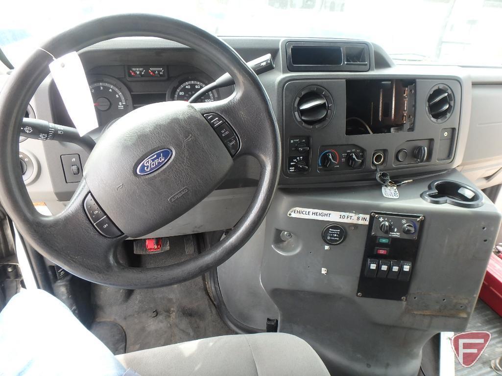 2014 Ford E-450 Super Duty Glaval Bus