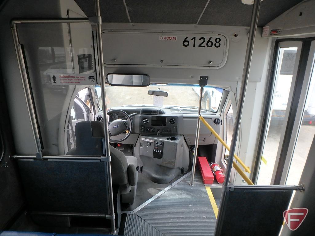 2014 Ford E-450 Super Duty Glaval Bus