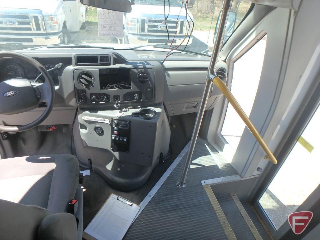 2014 Ford E-450 Super Duty Glaval Bus