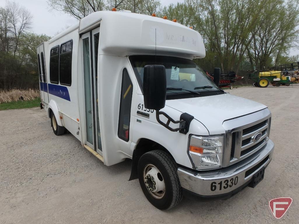 2014 Ford E-450 Super Duty Elkhart Bus